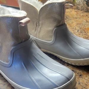 Sperry brand new ankle gray and light pink boots.